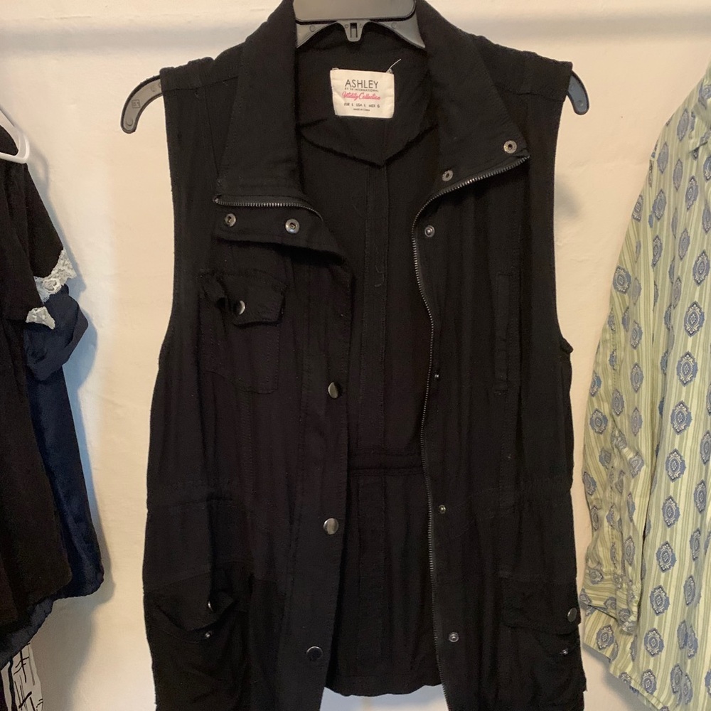 Black sleeveless jacket/ top/ cover up